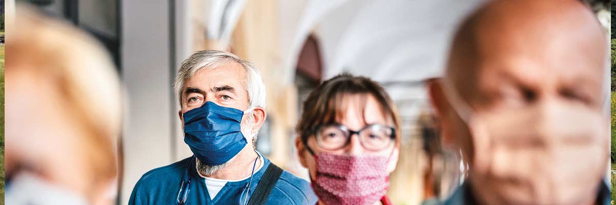 Personas con mascarilla