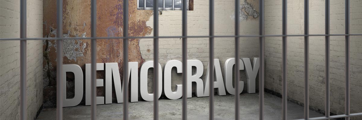 Aparece la palabra demogracia en una celda