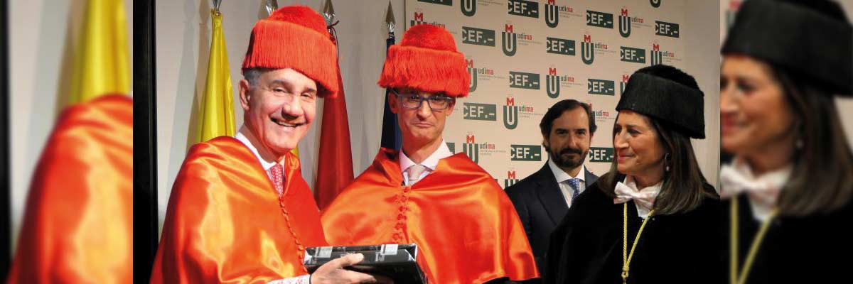 Foto del doctor Franklin García Fermín investido Doctor Honoris Causa