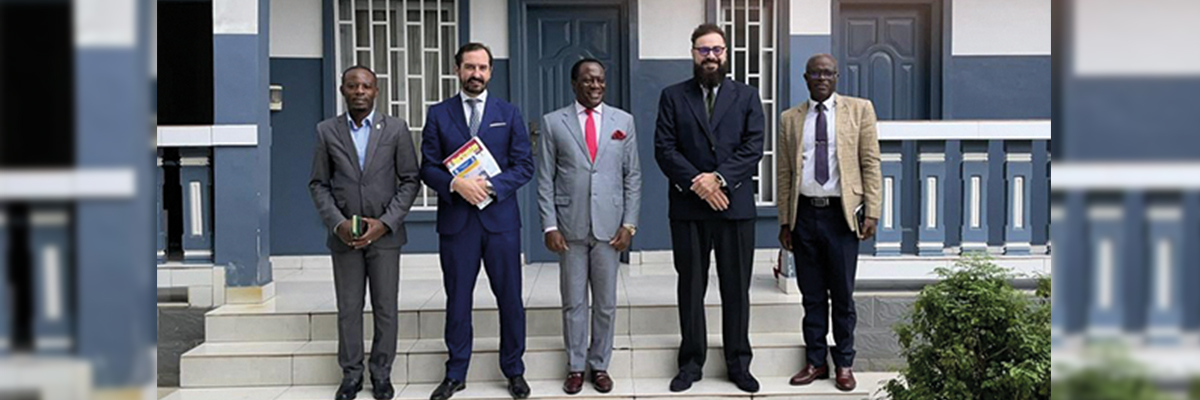 Fotografía de integrantes de la UDIMA y Universidad Nacional de Guinea Ecuatorial