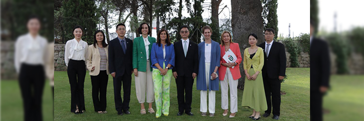 Foto de la delegación del Center for Languaje, Education and Cooperation del Ministry of Education of China