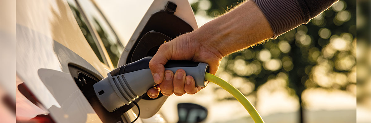 Repostando coche eléctrico
