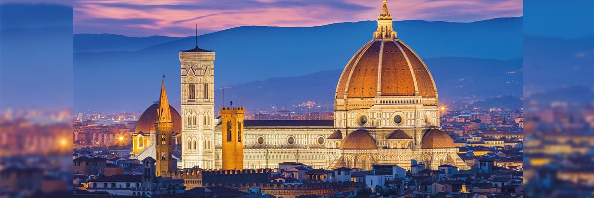 Catedral de Florencia al Anochecer Vista panorámica de la Catedral de Florencia con su distintiva cúpula renacentista durante el crepúsculo.