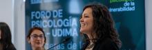 Foro de Psicología — UDIMA Ponente sonriente en el Foro de Psicología UDIMA, conferencia sobre salud mental y atención a la vulnerabilidad.