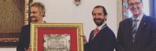Arturo recibe la Medalla de Oro a la Excelencia Educativa Arturo recibe la Medalla de Oro a la Excelencia Educativa
