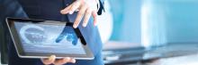 Mostrando en tablet datos financieros